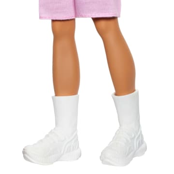 Barbie-Poupée Ken Fashionistas-Avec Haut À Rayures Rouges Et Short - Image 3 of 5