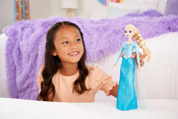 Disney Frozen, Bambola Elsa All'Alba Sorgerò Ispirata Al Film Con Che Canta 'All'Alba Sorgerò' in 4 Lingue