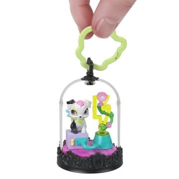 Monster High Haustier-Schlüsselanhänger, Tierfiguren Mit Zubehör Und Zusammenbaubarem Terrarium - Image 3 of 6