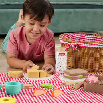 Fisher-Price Ξύλινο Καλάθι Για Πικ Νικ Παιχνίδι Μίμησης Για Παιδιά Προσχολικής Ηλικίας, 31 Ξύλινα Κομμάτια