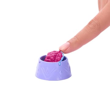 Muñeca De Moda De Elsa Y Figura De Osito Polar De Disney Frozen Con 4 Accesorios De Cuidado - Imagen 4 de 6