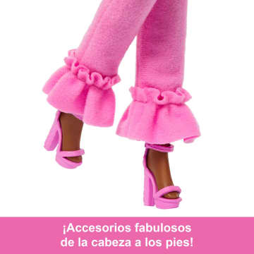 Muñeca Barbie Deluxe Style N. 4 Con Conjunto Rosa Claro Y Pelo Rosa Y Marrón En Trenzas - Image 4 of 6