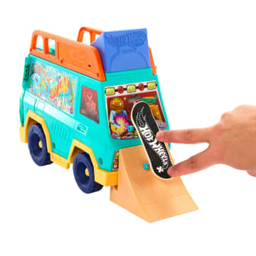 Hot Wheels Skate Tony Hawk Skatervan-Spielset Mit Exklusivem Fingerboard Und Abnehmbaren Skateschuhen - Image 3 of 6