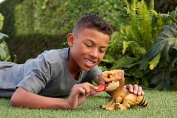 Jurassic World – Figurine Aquilops à Apprivoiser Dolores, Interactive Avec Sons Et Mouvements