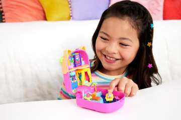 Polly Pocket Eiskätzchen-Schatulle, Spielset Mit 1 Minipuppe Und Hündchen, Reisespielzeug Mit Passendem Zubehör