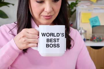 Polly Pocket Ve The Office Mini Oyun Seti, 6 Karakter Figürü Ve 9 Aksesuar, Koleksiyona Uygun Partnership Oyuncağı - Imagen 2 de 6