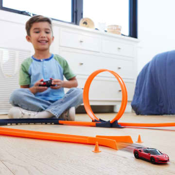 Coche Teledirigido A Pilas Ferrari Sf90 Stradale Assetto Fiorano De Hot Wheels RC A Escala 1:64 - Image 2 of 6