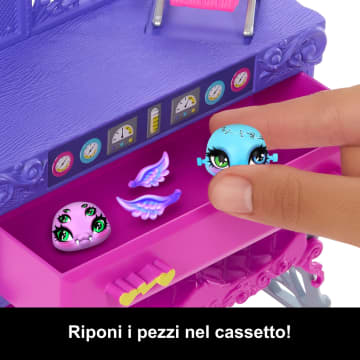 Monster High Frankie Stein Il Laboratorio Dei Cuccioli, Playset Con Bambola E Oltre 30 Accessori Per Innumerevoli Combinazioni Di Cuccioli