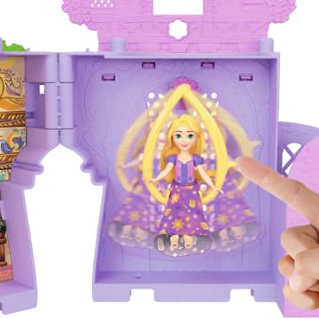 Casa De Muñecas Storytime Stackers De Rapunzel De Disney Princesas Con Muñeca Pequeña, Figura De Pascal Y Siete Accesorios - Image 2 of 6