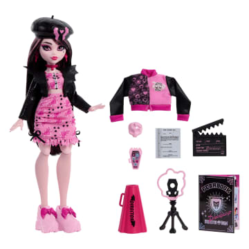 Ceket, Yıllık Ve Film Kulübü Aksesuarlarıyla Monster High Gizemli Yıllık Draculaura Bebek - Imagen 2 de 6