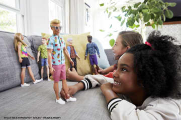 Barbie Ken Fashionistas Puppe Im Shirt Mit Früchteprint, Anziehpuppe - Imagen 2 de 6