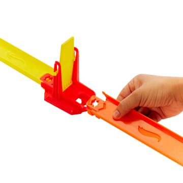 Hot Wheels Hot Ones Otoyol Oyun Seti Ve 1:64 Ölçekli 2 Metal Oyuncak Araba