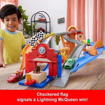 Disney Pixar Cars Radiator Springs Rennen & Retten Rettungsweg-Rennstrecke Spielset Mit 4 Spielzeugautos