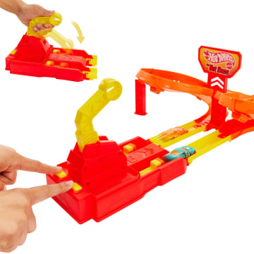 Hot Wheels Hot Ones Otoyol Oyun Seti Ve 1:64 Ölçekli 2 Metal Oyuncak Araba