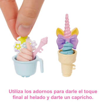 Conjunto De Juego De Heladería De Barbie Con Muñeca Rubia De 30,48Cm, Heladería, Función De Hacer Helados Y Piezas De Juego Realistas - Imagen 4 de 6