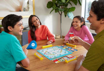 Scrabble Pokémon, Il Classico Gioco Da Tavolo Delle Parole Per Famiglie Con Due Modalità Di Gioco Per 2-4 Giocatori, Edizione Italiana