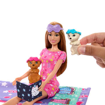 Conjunto De Juego Barbie Y Cachorro Fiesta De Pijamas Con 2 Figuras De Perrito De Juguete Y Más De 10 Accesorios, Cambio De Color