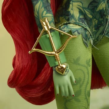 Barbie Poupée  Signature Poison Ivy Collector avec Corps Posable, Tenue Iconique, & Accessoires, DC Batman 85ème anniversaire