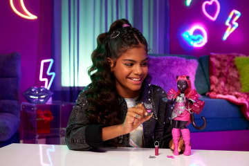 Evcil Kedisi Amulette Ve Aksesuarlarıyla Monster High Catty Noir Bebek - Image 2 of 6