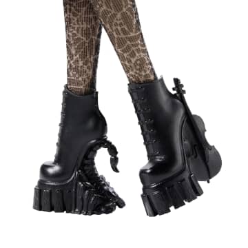 Monster High Mercoledì Bambola Da Collezione, Mercoledì Addams In Uniforme Nevermore Academy Con Mano