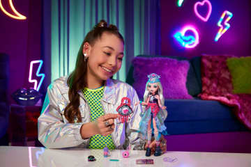 Monster High Monster Fest Lagoona Blue, Bambola Alla Moda Con Outfit Da Festival, Poster Della Band E Accessori