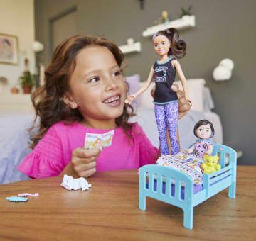 Barbie® Bebek Bakıcısı Bebeği ve Aksesuarları Oyun Setleri, Uyku Zamanı - Image 2 of 6