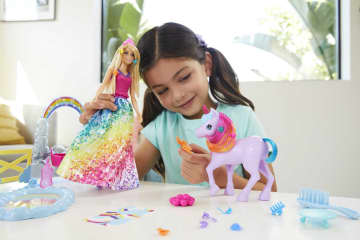 Barbie Dreamtopia Oyun Seti, Barbie Bebek, Tek Boynuzlu At Ve Renk Değiştiren Tuvalet - Image 2 of 6