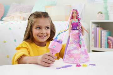 Barbie Dreamtopia Örgü Saçlı Bebek Ve Saç Örme Aracı Dahil Aksesuarlar