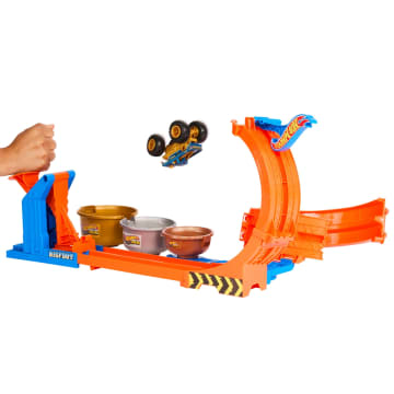 Hot Wheels Monster Trucks Σετ Πίστα Με Λουπ Και Μεταλλικό Όχημα Bigfoot