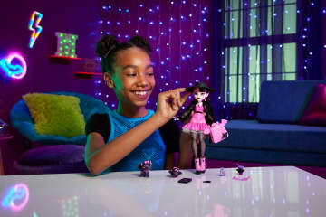 Monster High Ντρακουλόρα Κούκλα Με Ζωάκι Και Αξεσουάρ