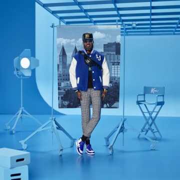 Barbie Signature Lebron James Kenbassadors, Bambola Da Collezione Con Giacca in Stile College E Accessori