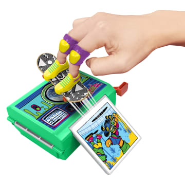 Hot Wheels Skate Terug Naar De Jaren 90 Set, Vingerboards En Vingerskeelers, Schoenen En Cameratas (9 Onderdelen)