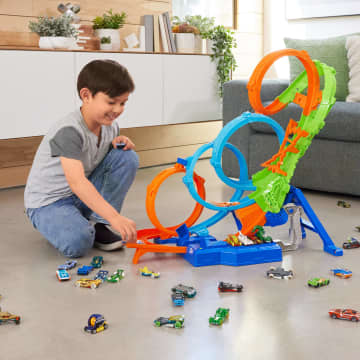 Conjunto De Pista Colisión De 4 Loopings De Hot Wheels Con Propulsor Motorizado Y Coche De Juguete A Escala 1:64