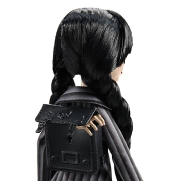 Monster High Mercoledì Bambola Da Collezione, Mercoledì Addams In Uniforme Nevermore Academy Con Mano