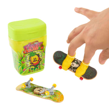 Contenitore Hot Wheels Skate Con 2 Esclusive Tavole E 1 Paio Di Scarpine Da Skate Rimovibili Nella Custodia - Image 4 of 5
