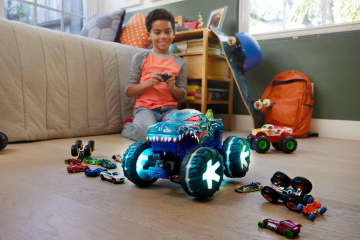 Hot Wheels Monster Trucks MEGA-Wrex Τηλεκατευθυνόμενο Όχημα Κλίμακας 1:15, Τηλεχειριστήριο Μπαταρίας, Με Διαδραστικά Φώτα Και Ήχους