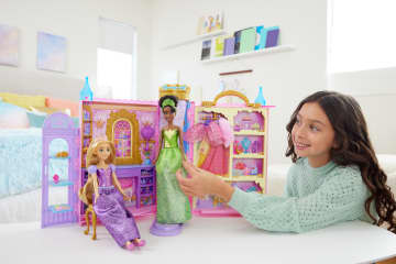 Conjunto De Juego De Armario Ready For The Ball De Disney Princesas Con Ropa, Accesorios Y Almacenamiento, Se Abre Hasta 60Cm