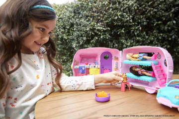 Il Camper Di Chelsea Playset Con Bambola, Cucciolo, Auto, Camper Convertibile E Accessori