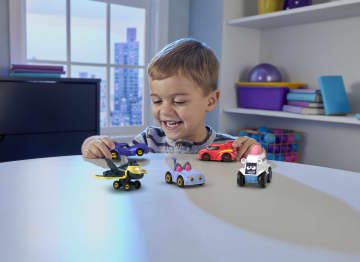 Fisher-Price Batwheels Dc Coffret De 5 Véhicules À L’Échelle 1/55 Avec Bam La Batmobile, Flamme, Kitty, Flocon Et Batplane - Imagen 2 de 6