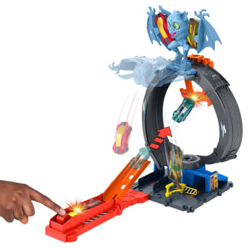 Hot Wheels Bat Döngü Saldırı Oyun Seti Ve 1:64 Ölçekli Oyuncak Araba - Image 3 of 6