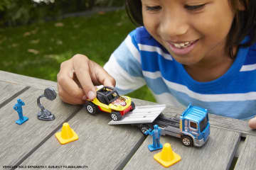 Matchbox Çek Ve Taşı Araç Serisi, 1 Adet Kurtarma Aracı, 1 Adet Çekme Karavan Ve Temaya Uygun Aksesuarları Ile Birlikte, H1235