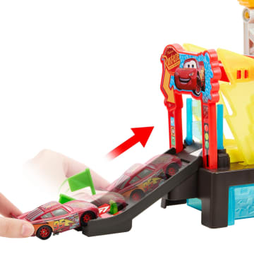 Disney Pixar Cars Autolavaggio Per La Corsa Cambia Colore Playset E Saetta Mcqueen Cambia Colore