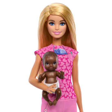 Barbie Παιδίατρος Σετ Παιχνιδιού Με Ξανθιά Κούκλα, 1 Κούκλα Μωράκι, Έπιπλο Και Αξεσουάρ