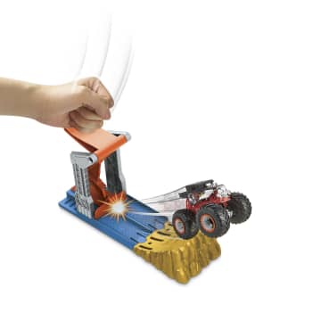 Hot Wheels® Monster Trucks – Σετ Παιχνιδιού Εκτόξευση & Σύγκρουση