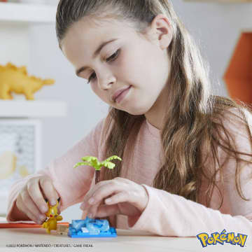 Mega Pokémon Pikachu Divertimento In Spiaggia