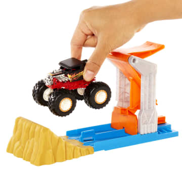 Hot Wheels® Monster Trucks – Σετ Παιχνιδιού Εκτόξευση & Σύγκρουση