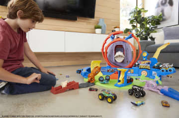 Набор игровой Hot Wheels Монстр-трак с главным героем в ассортименте