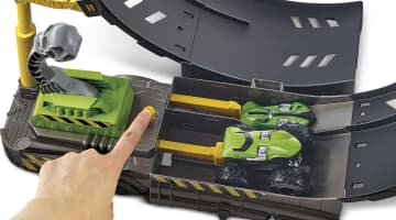 Hot Wheels Monster Trucks Çemberde Yarış Seti