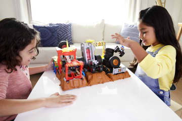 Hot Wheels Monster Trucks Arena Degli Scontri Sfida Collisione ...