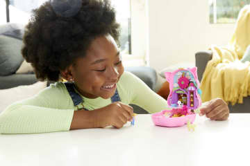 Polly Pocket On The Farm Piggy Compact